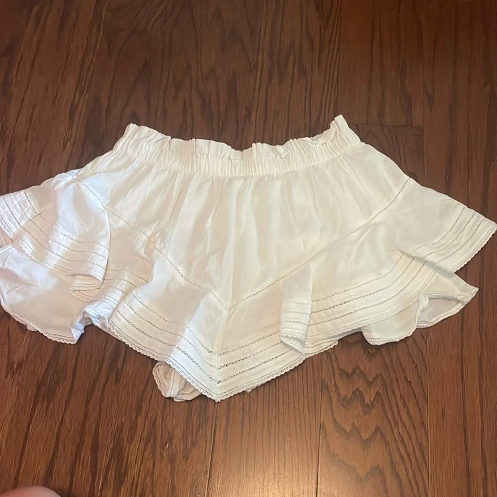 White aerie skort, size medium, flowy and super elastic waist